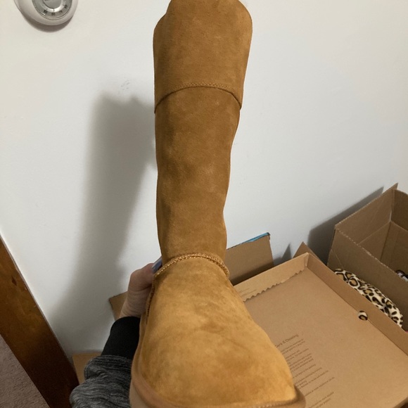 Andrah Boots by Koolaburra by Ugg - Picture 5 of 9